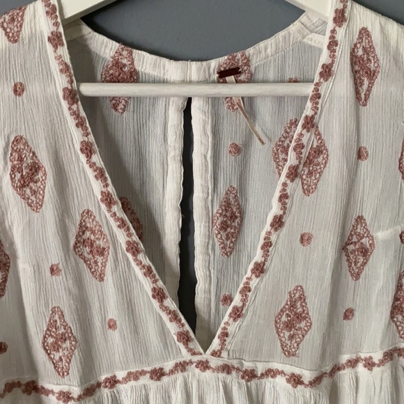 FREE PEOPLE size medium white embroidered tank top blouse with v neck line - Picture 4 of 8